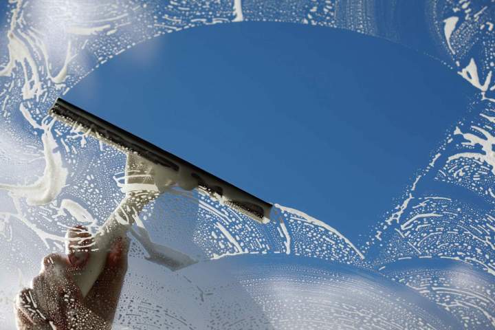 Lavage expert de vos surfaces vitrées pour plus de clarté